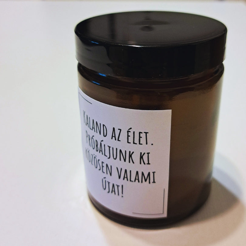Personalizovaná svíčka v hnědé dóze s dřevěným knotem (velký)