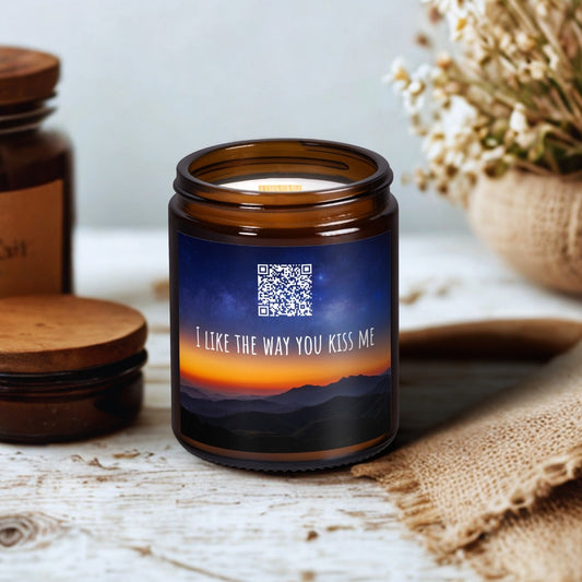 I like the way you kiss me „Melodická“ svíčka Kiskedves