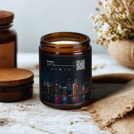 Strangers „Melodická“ svíčka Kiskedves