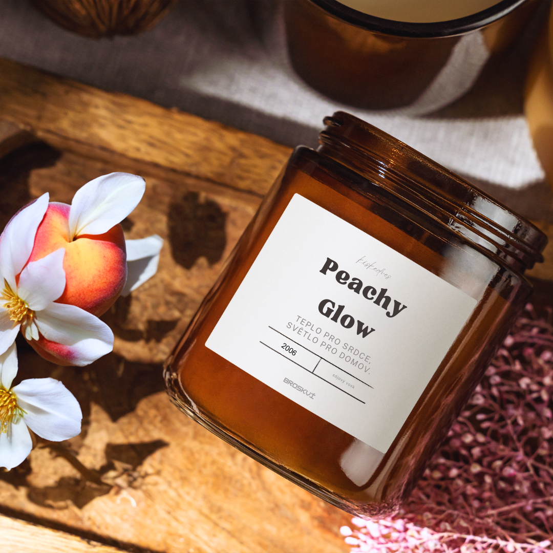 Peachy Glow – Vonná svíčka od Kiskedves